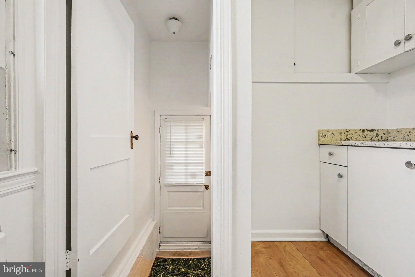 801 Lafayette St Property Photo 6