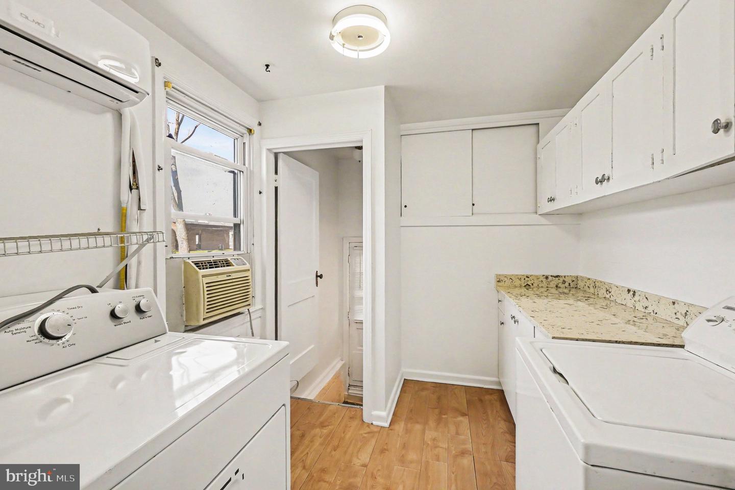 801 Lafayette St Property Photo 11