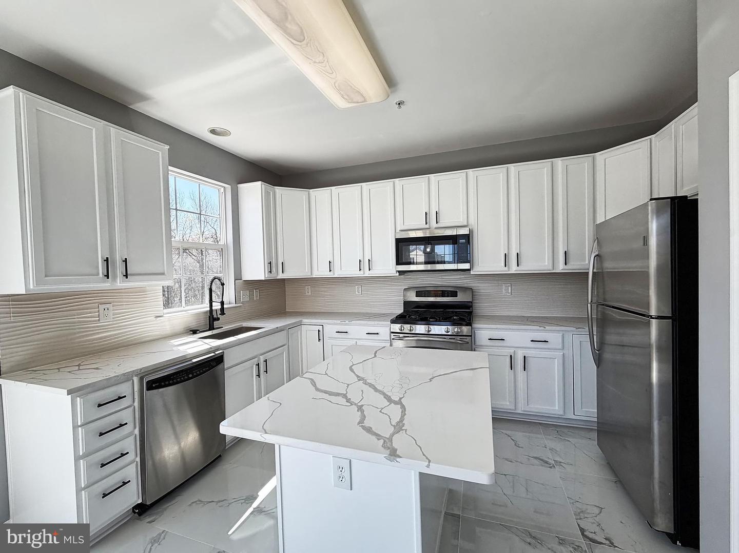 1816 Graymount Way Property Photo 8