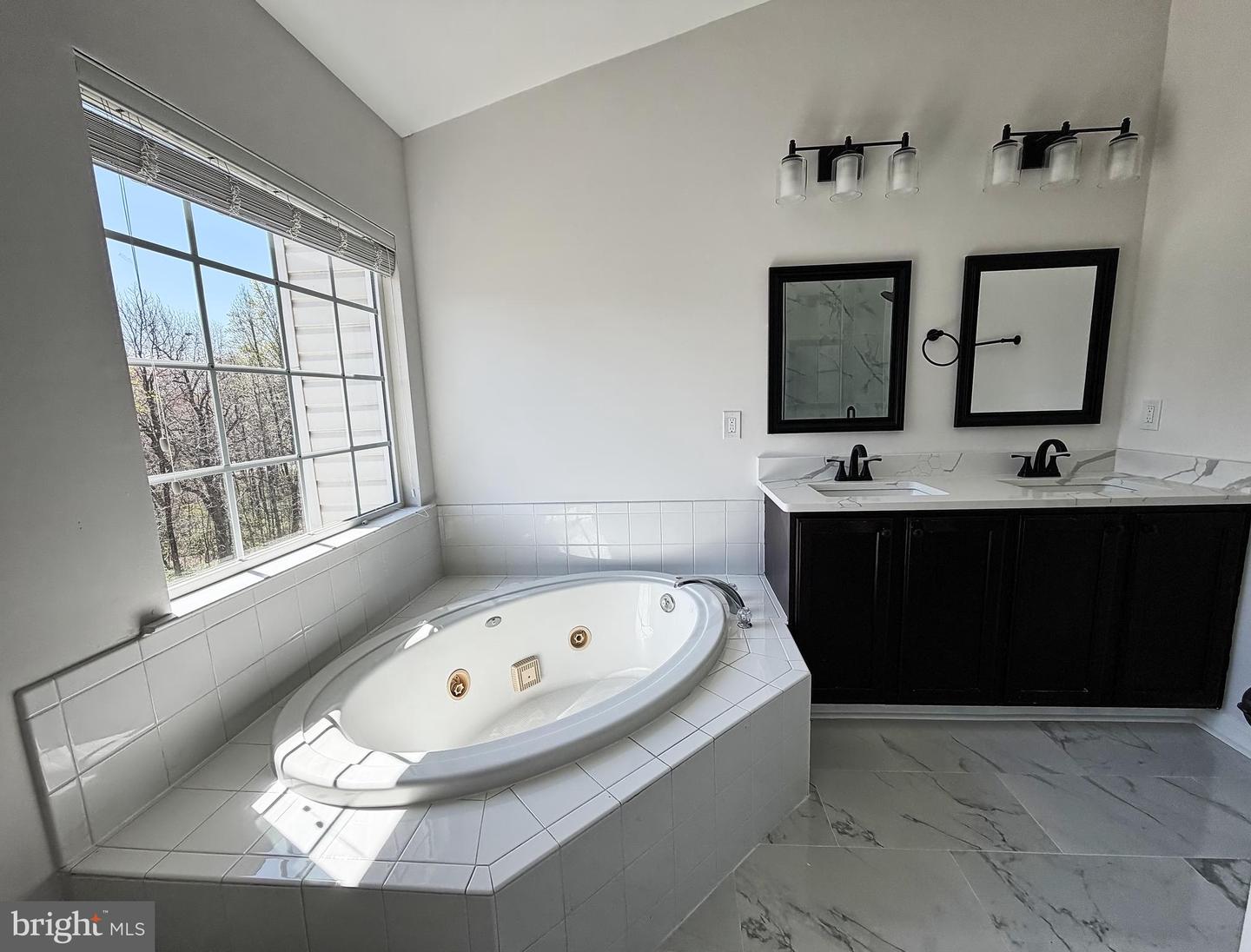 1816 Graymount Way Property Photo 11