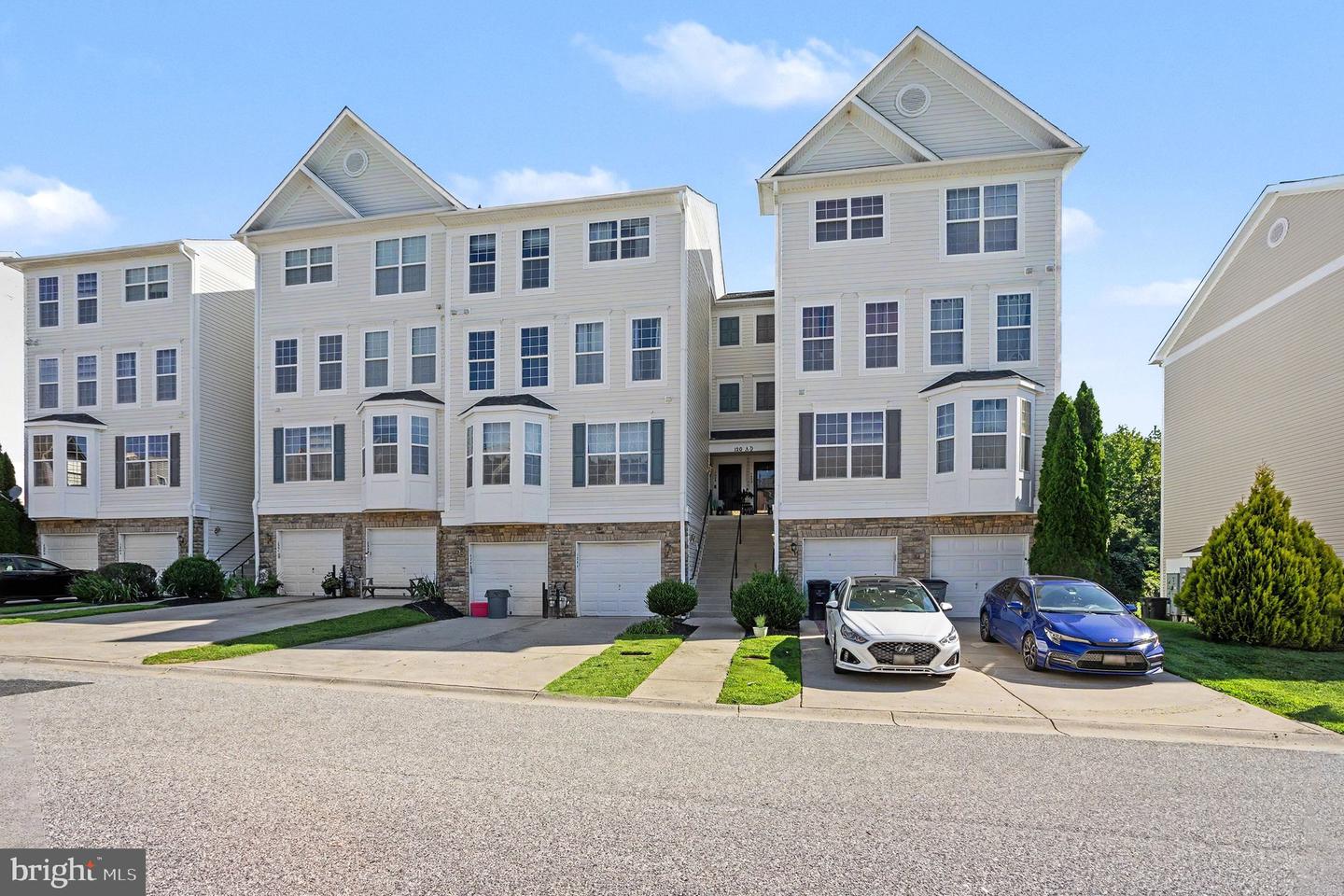 120 MOHEGAN DR #E Property Photo 1