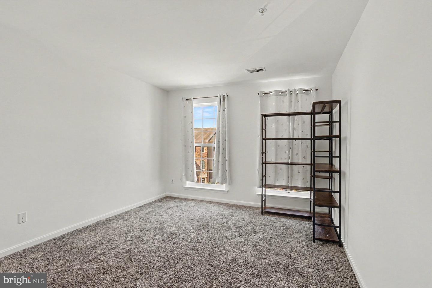 120 Mohegan Dr #a Property Photo 8