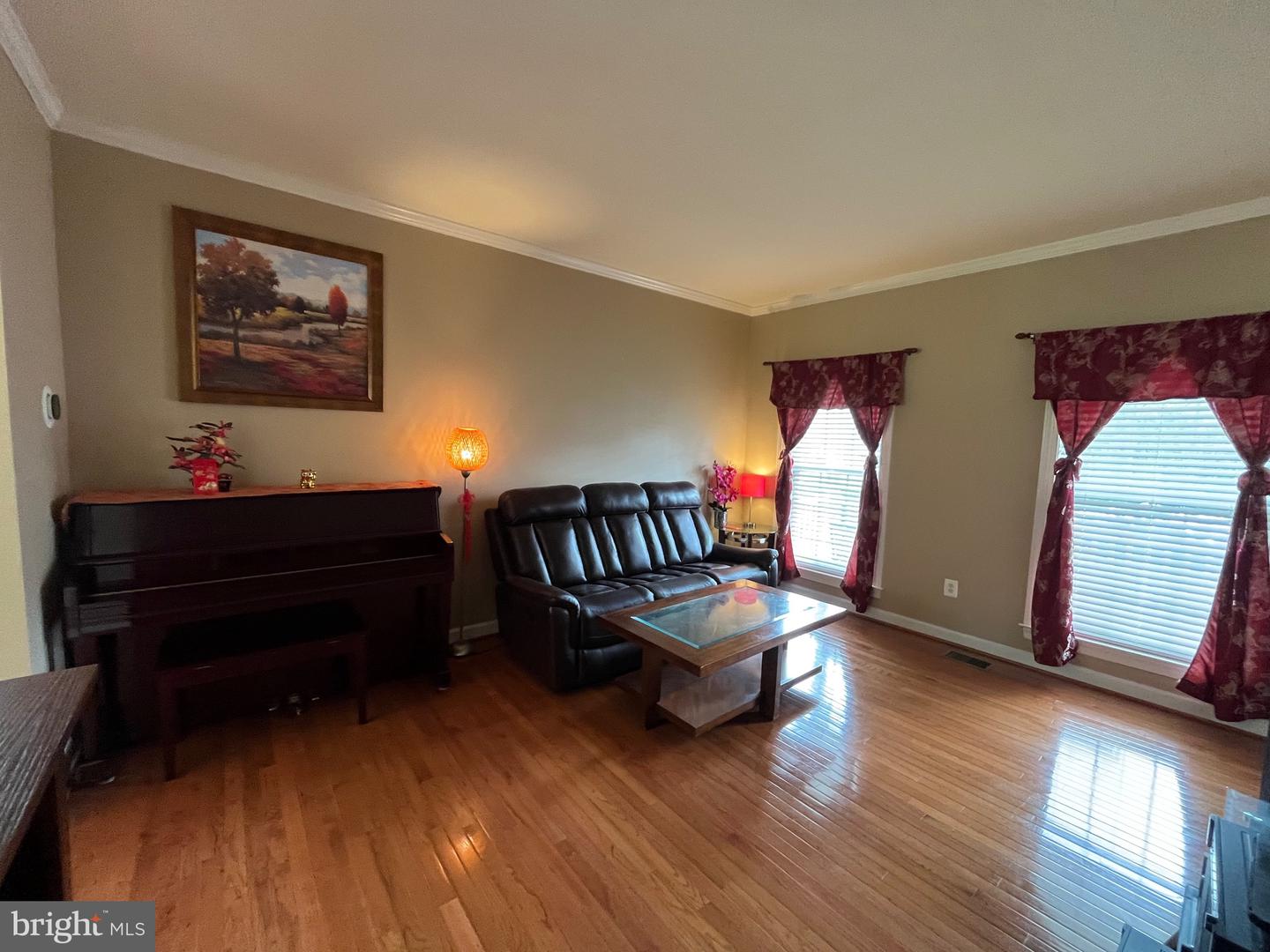 2934 Airdrie Ave Property Photo 5