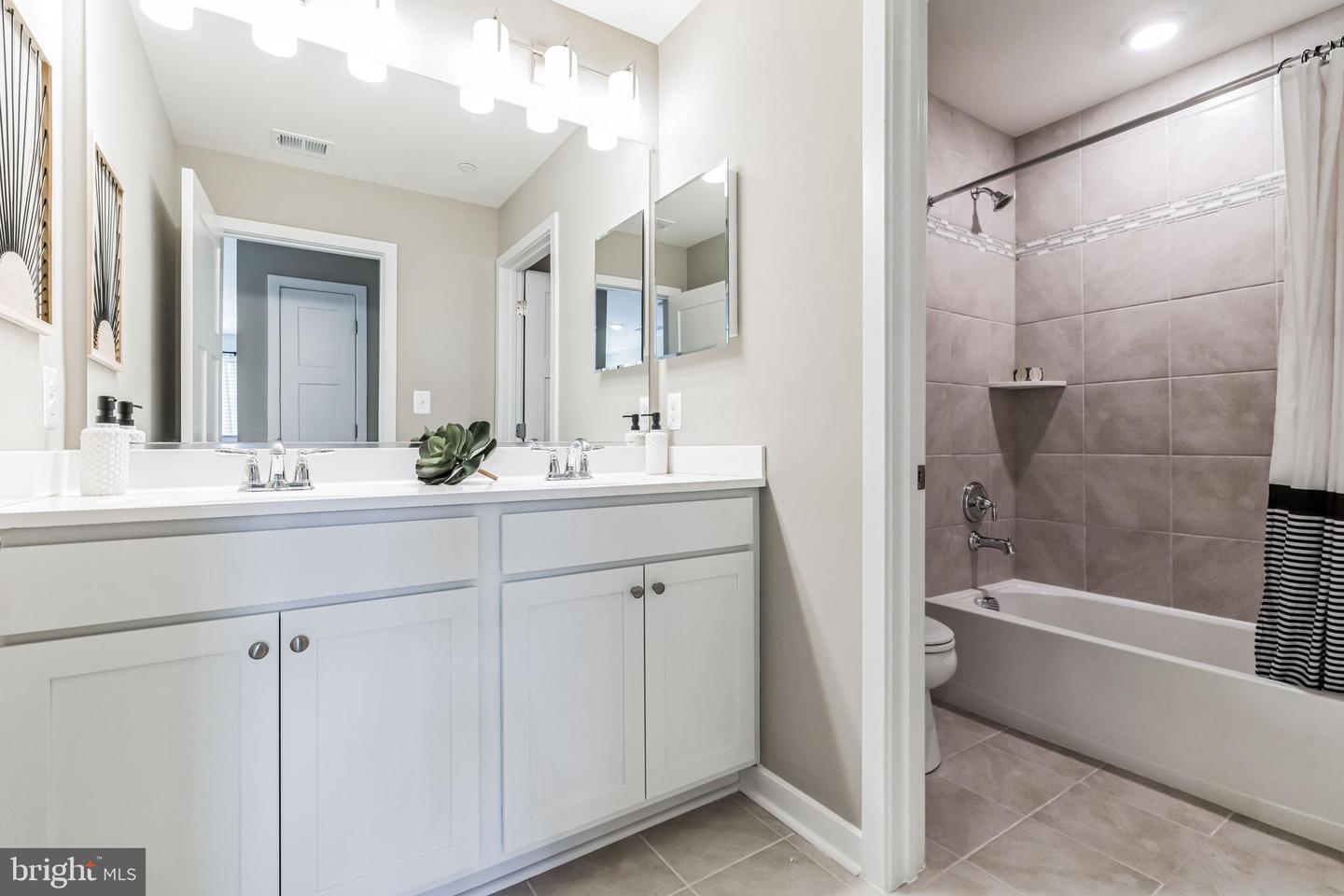 3635 Dexter Ct #159 Property Photo 6