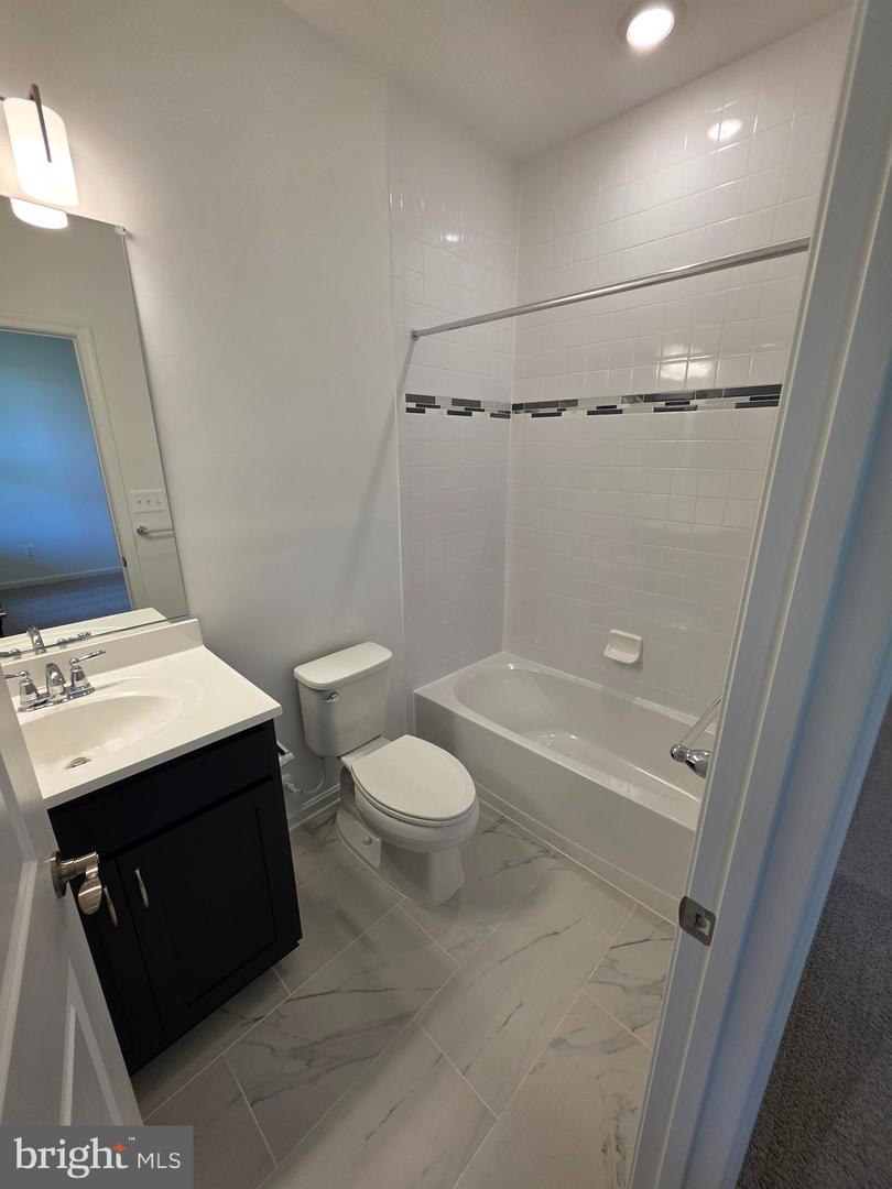 334 Aqua Sq #175 Property Photo 3