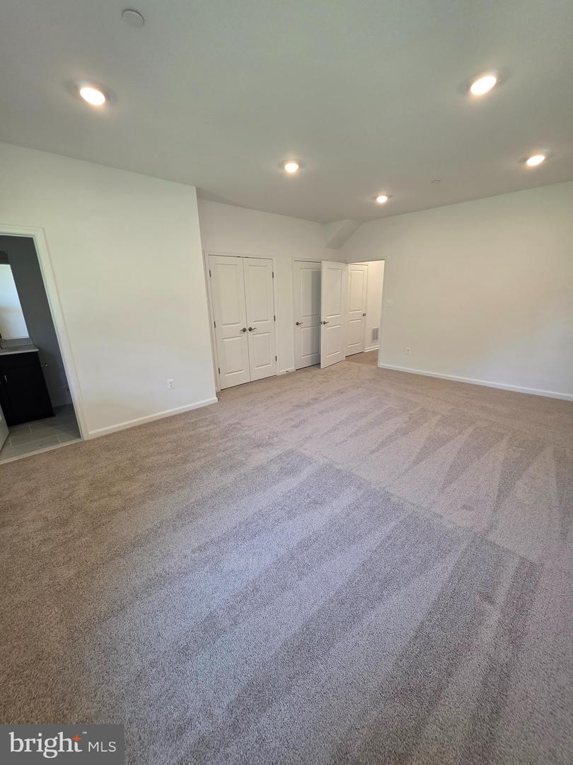 334 Aqua Sq #175 Property Photo 4