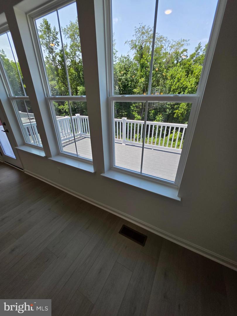 334 Aqua Sq #175 Property Photo 7