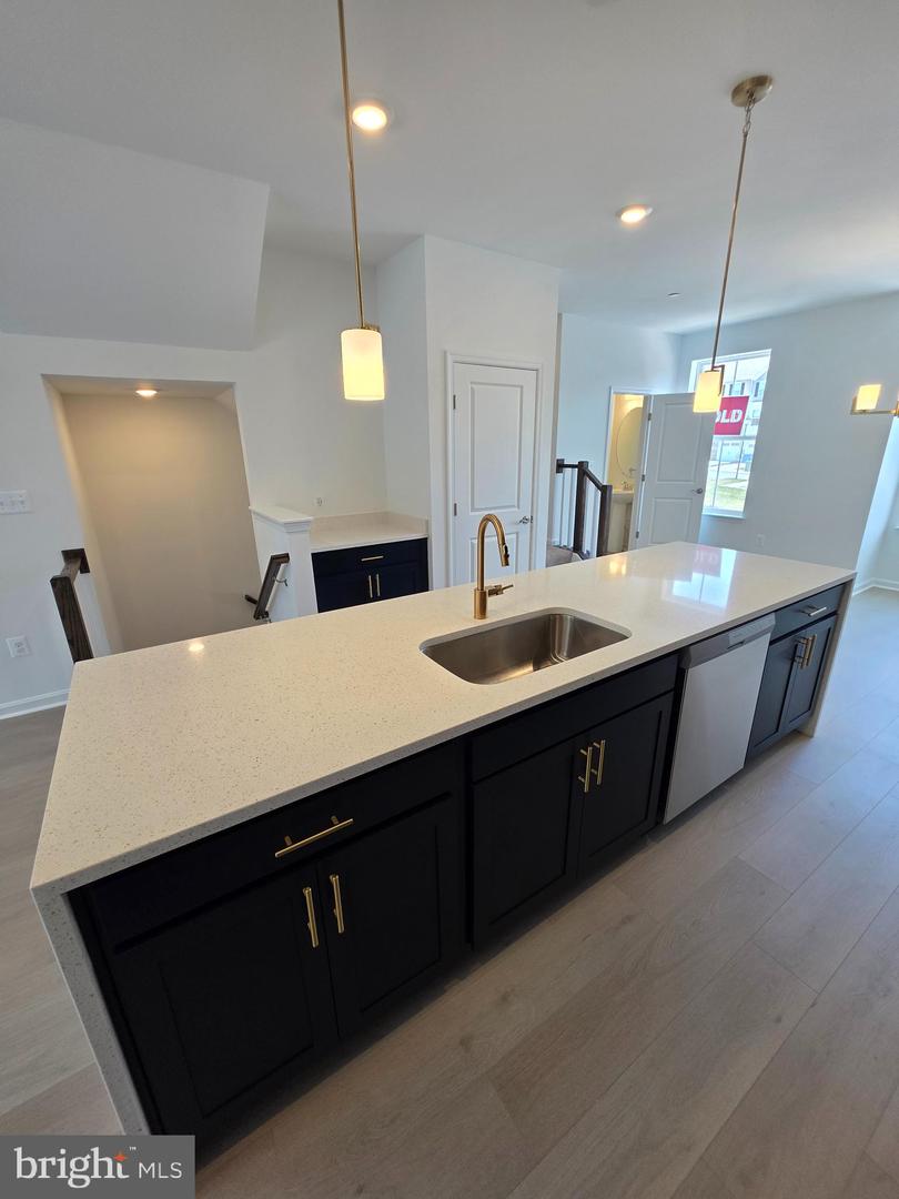 334 Aqua Sq #175 Property Photo 11
