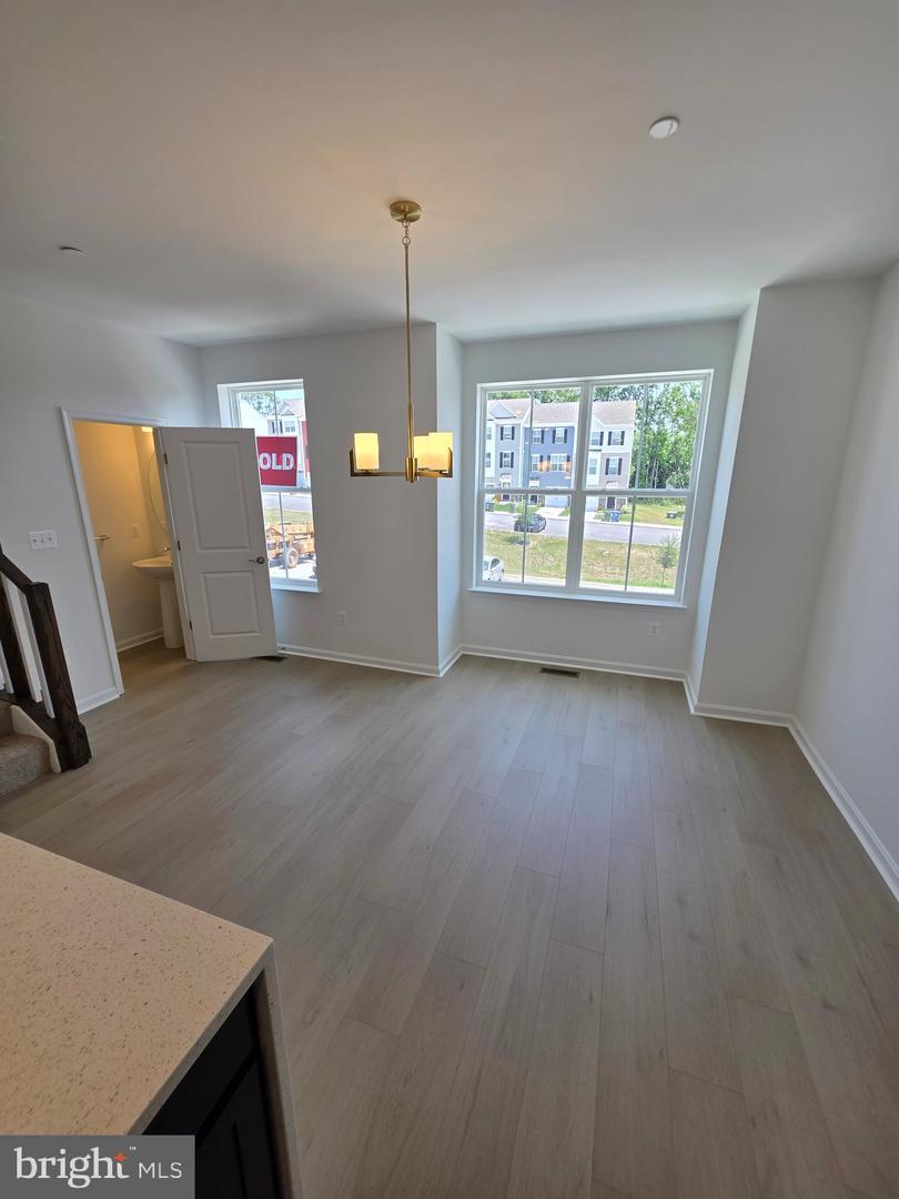 334 Aqua Sq #175 Property Photo 12