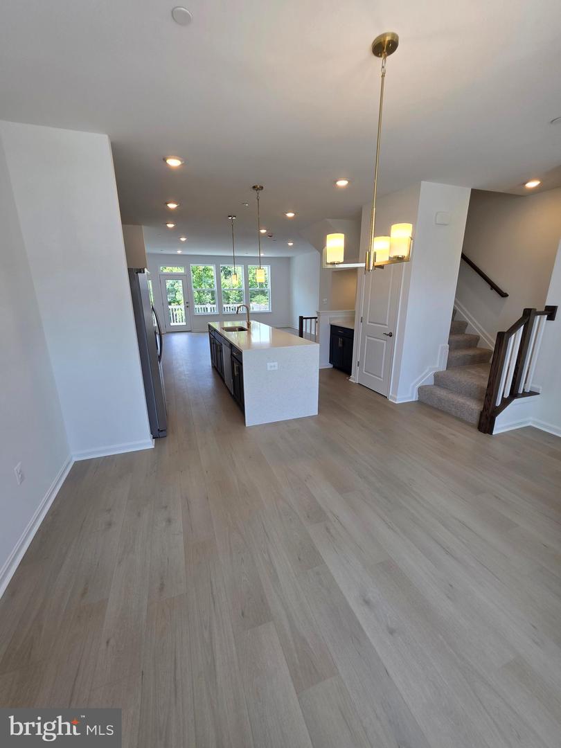 334 Aqua Sq #175 Property Photo 13