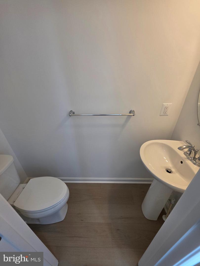 334 Aqua Sq #175 Property Photo 14