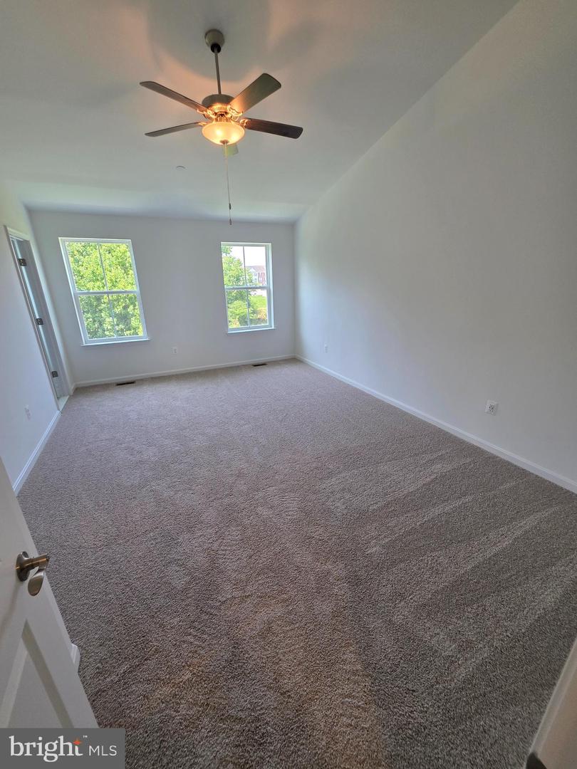 334 Aqua Sq #175 Property Photo 17