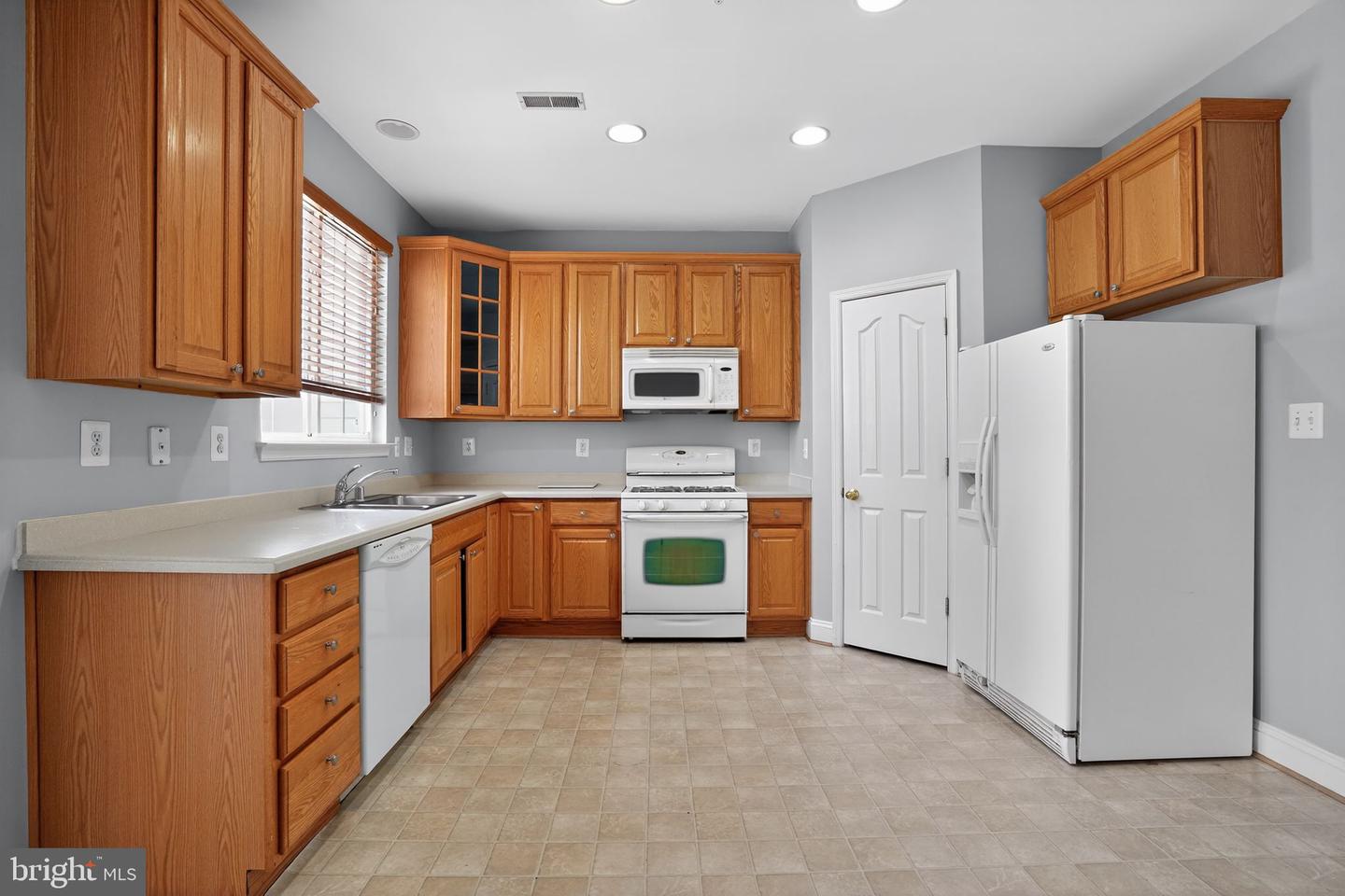 627 Berwick Ct Property Photo 6
