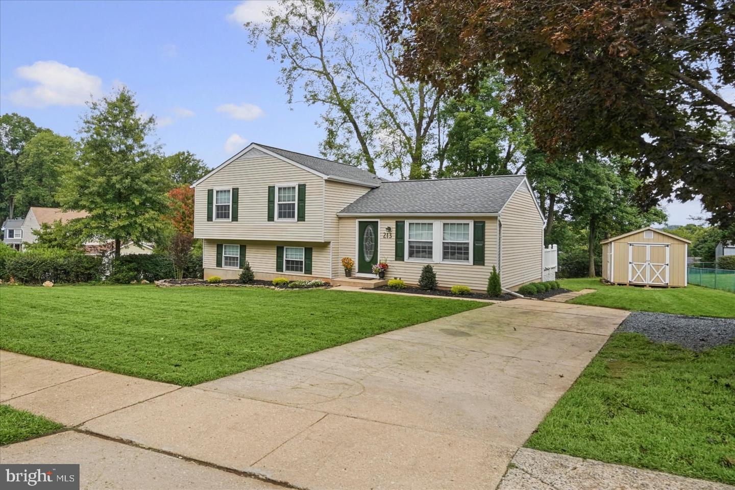 213 Bucket Post Ct Property Photo 3