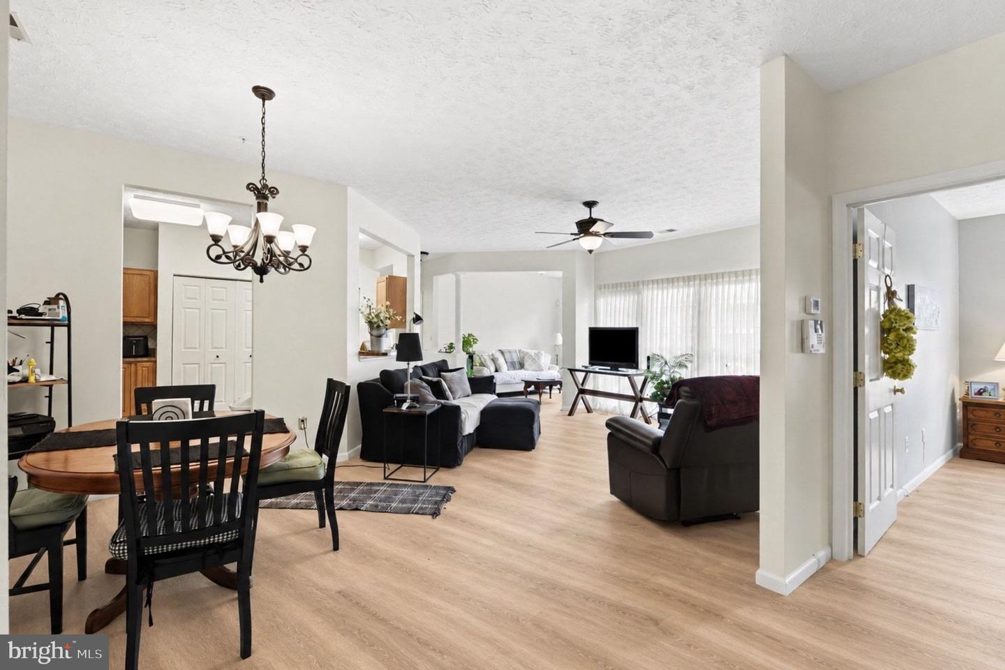 111-F SUNSHINE CT #F Property Photo 1