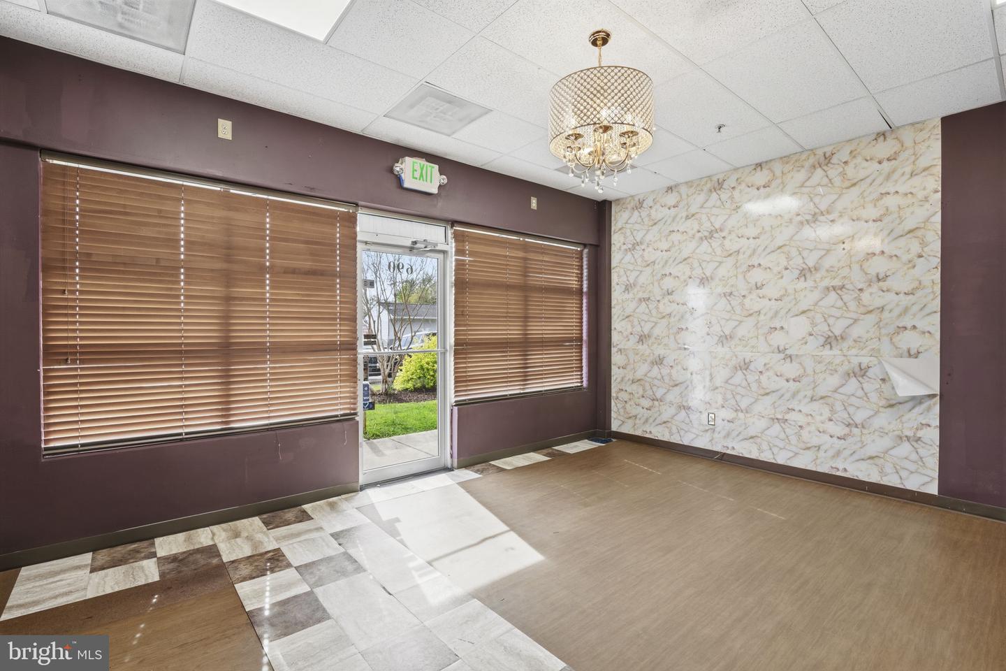 690 S Philadelphia Blvd #100 Property Photo 7
