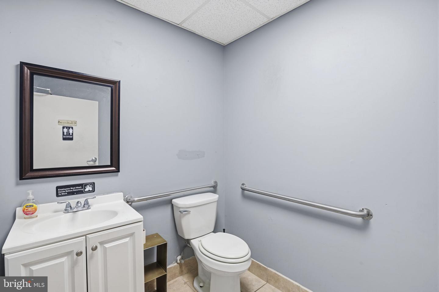 690 S Philadelphia Blvd #100 Property Photo 9
