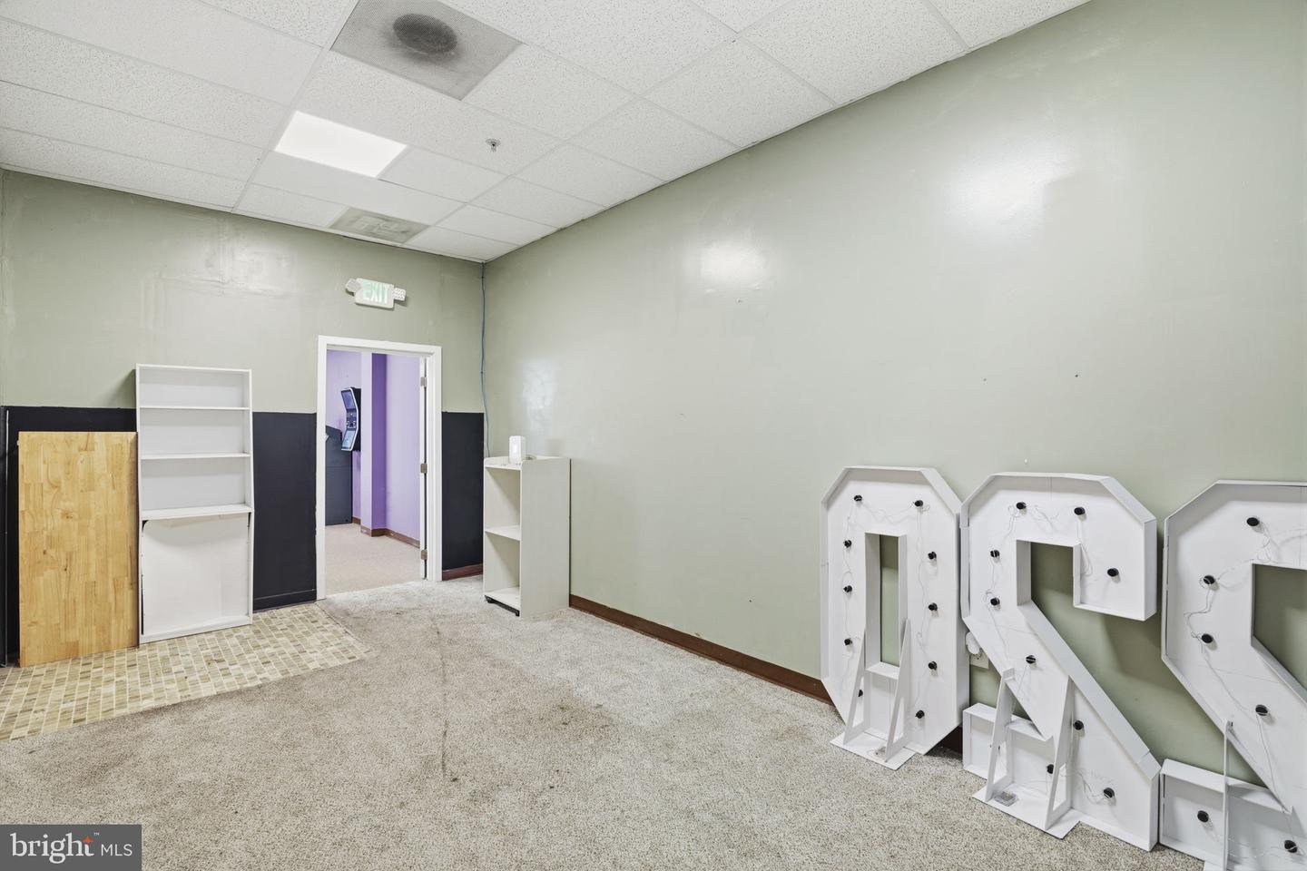 690 S Philadelphia Blvd #100 Property Photo 11