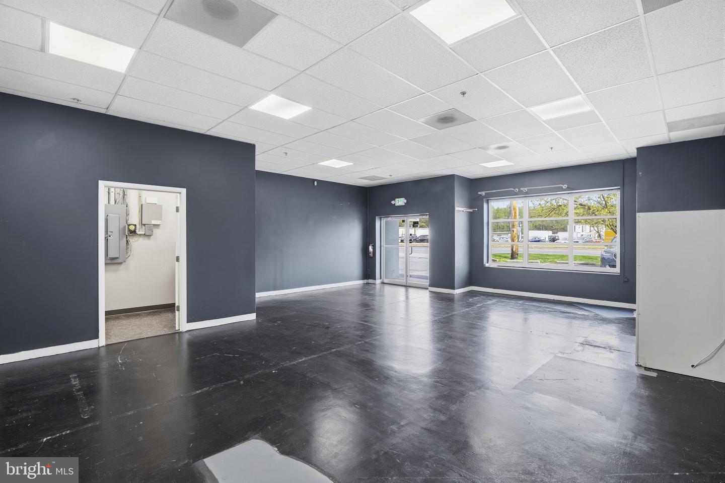 690 S Philadelphia Blvd #100 Property Photo 12