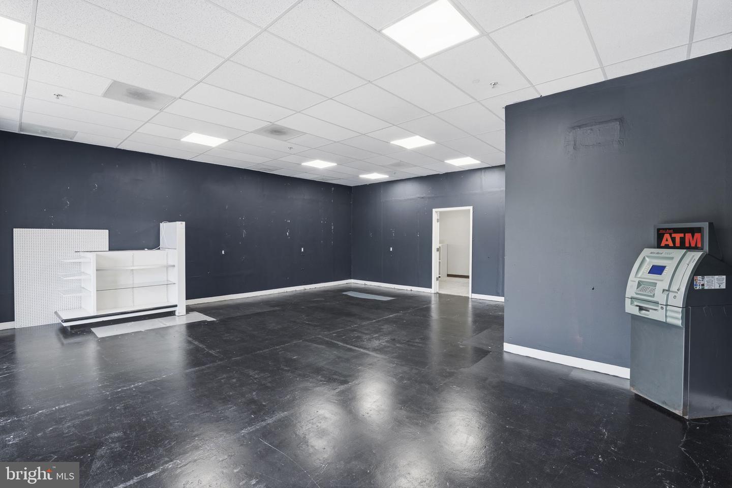 690 S Philadelphia Blvd #100 Property Photo 13