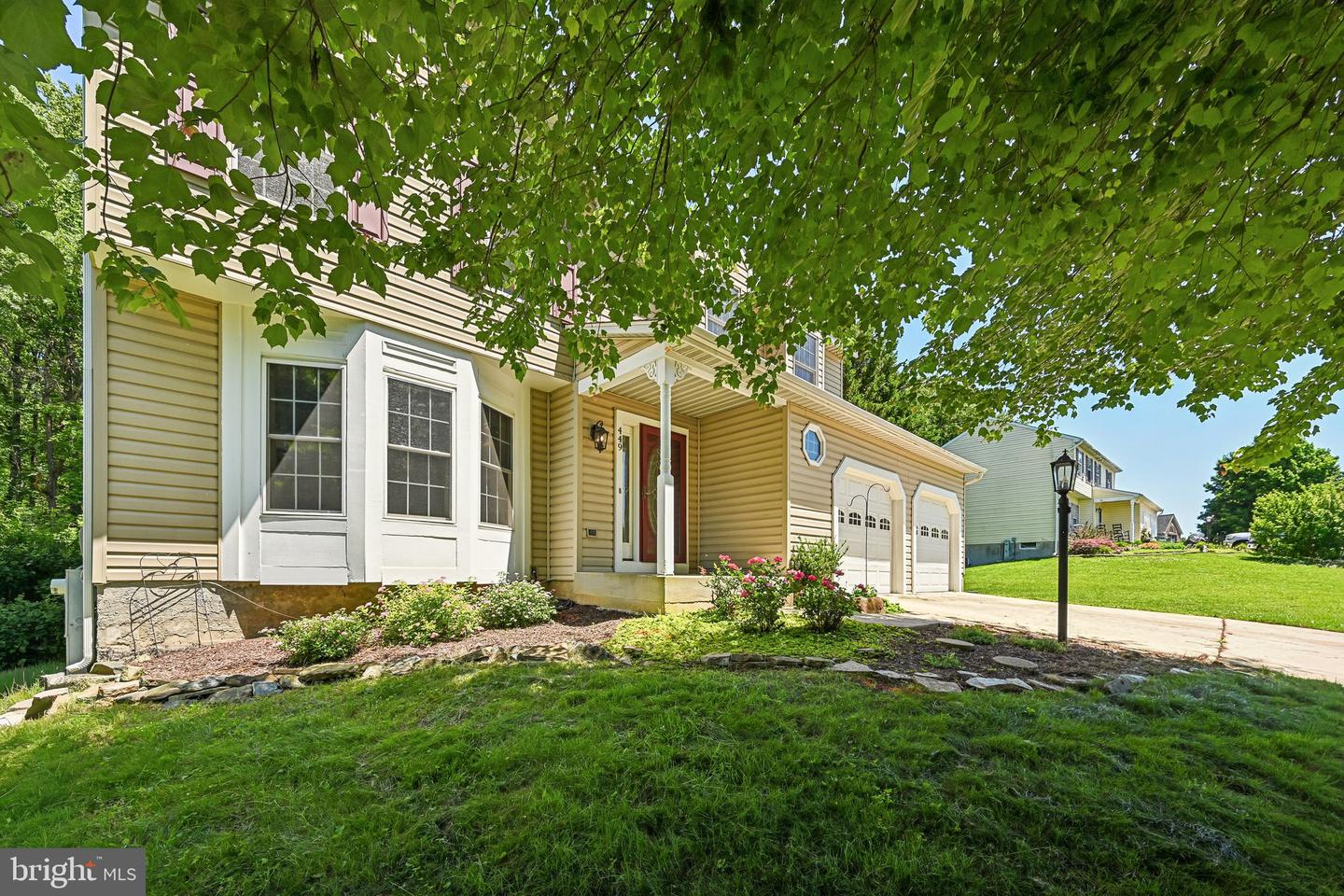 449 Grasmere Ln Property Photo 2