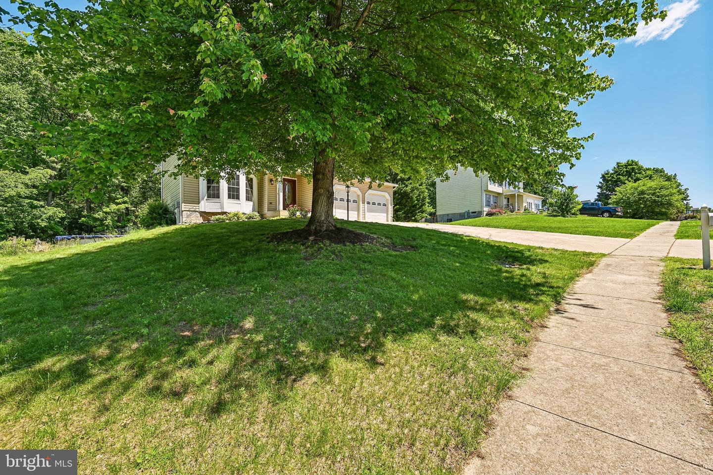 449 Grasmere Ln Property Photo 3
