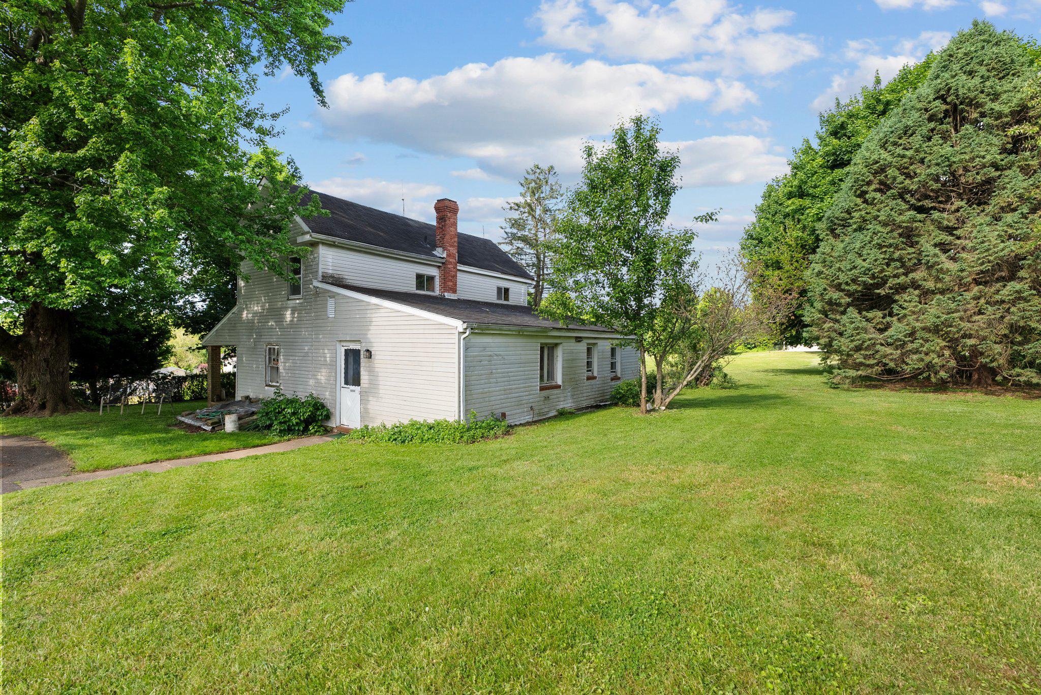 3335 Charles St Property Photo 4