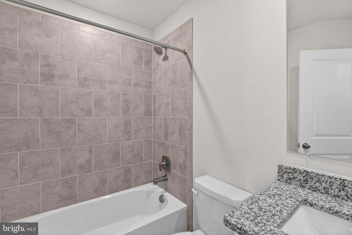 341 Hackley Dr Property Photo 16