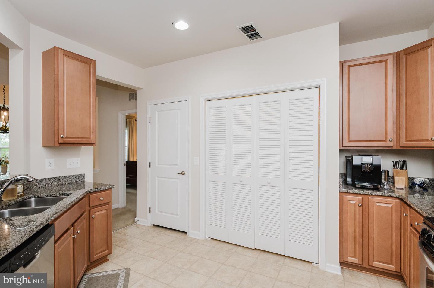 303 Lothian Way #303 Property Photo 25