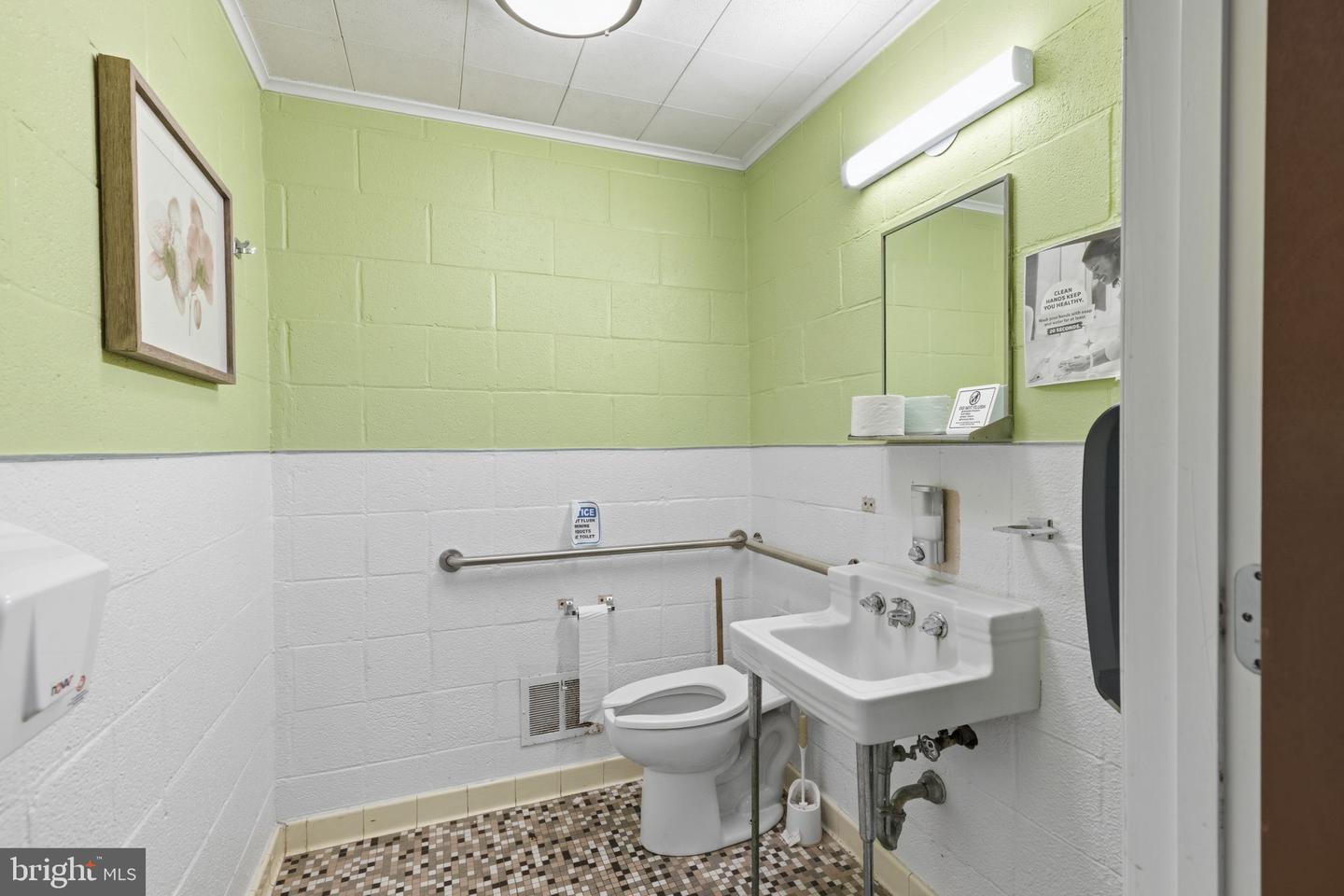 504 Lewis St Property Photo 22