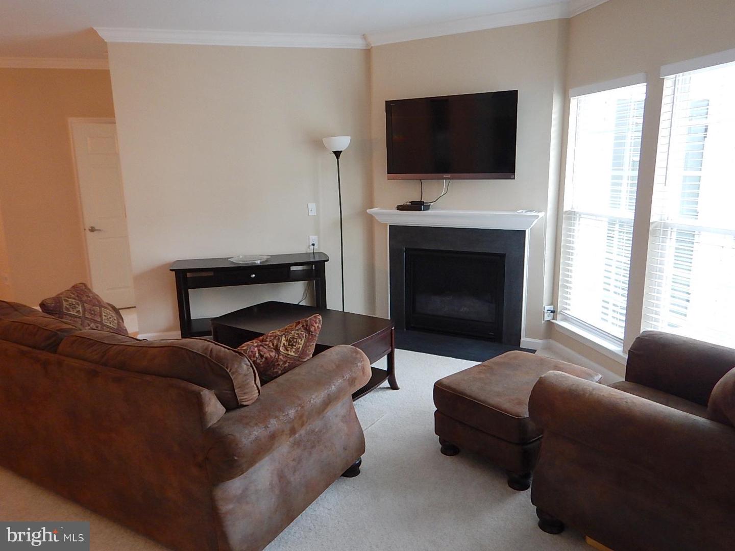 633 Wallingford Rd #201 Property Photo 3