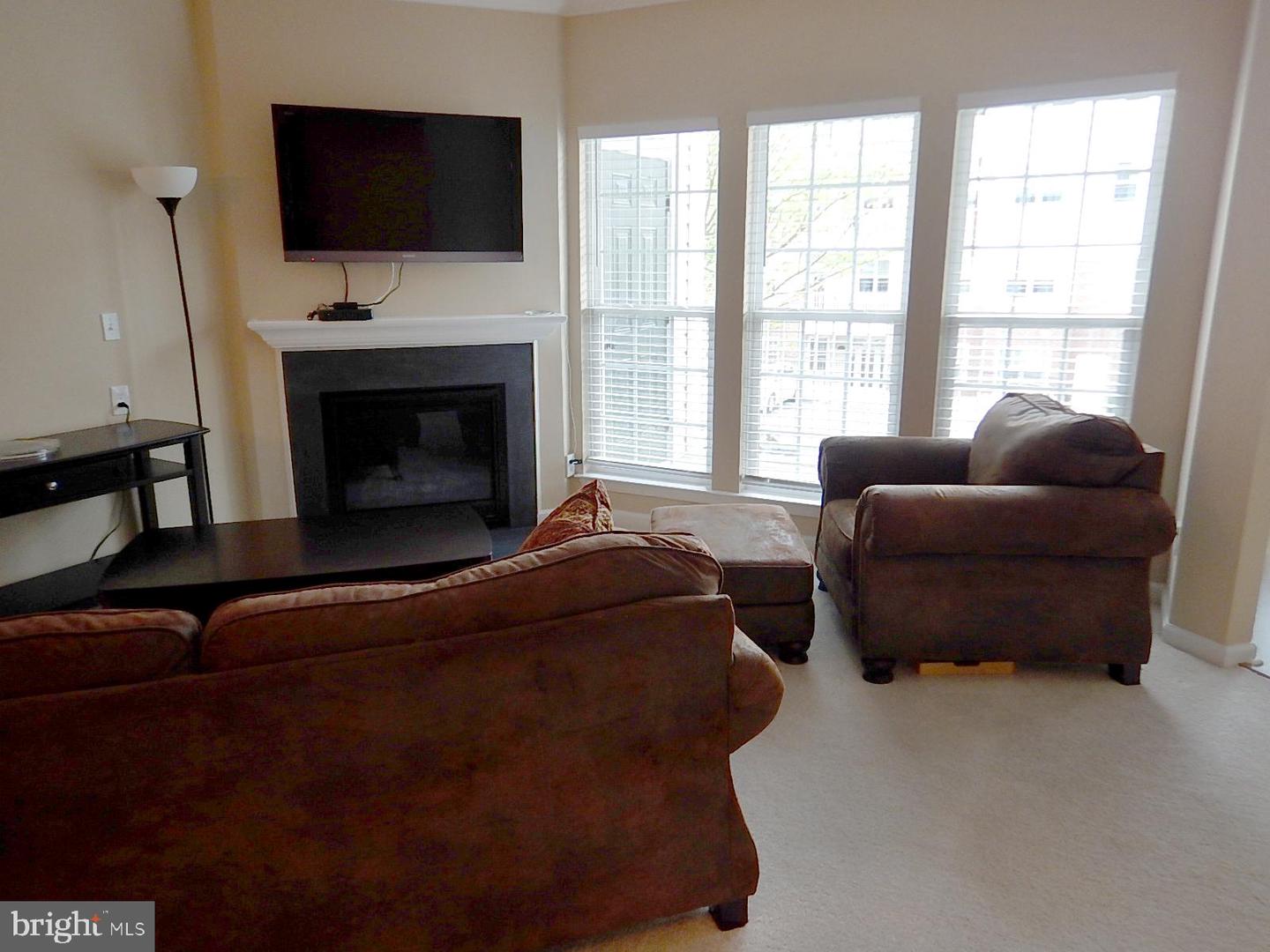 633 Wallingford Rd #201 Property Photo 4