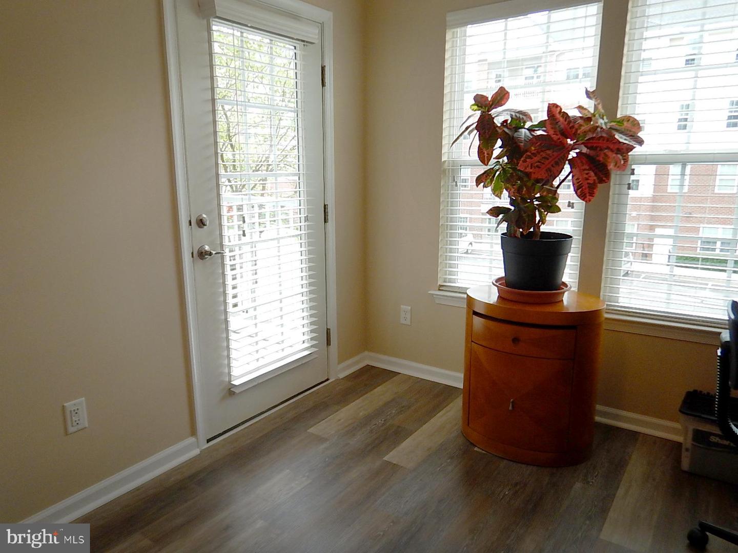 633 Wallingford Rd #201 Property Photo 25