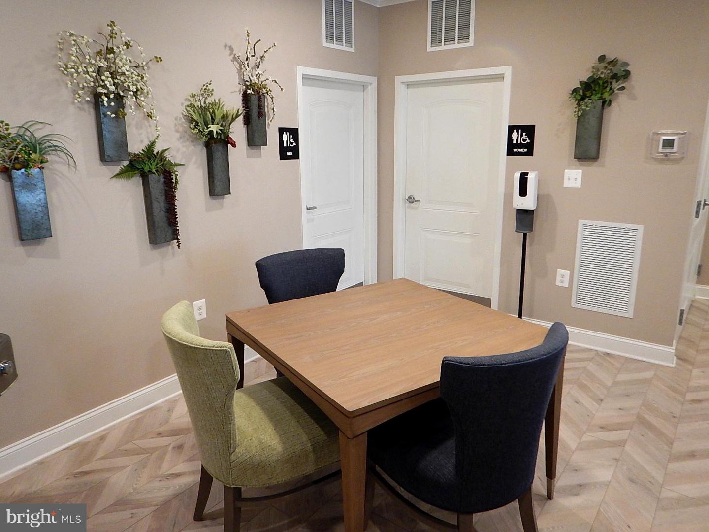 633 Wallingford Rd #201 Property Photo 36