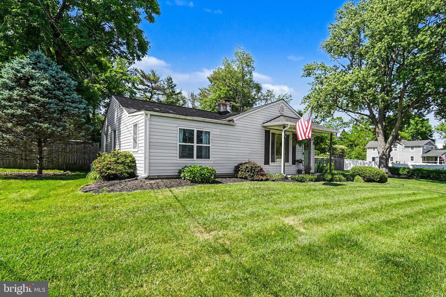 6 E MACPHAIL RD