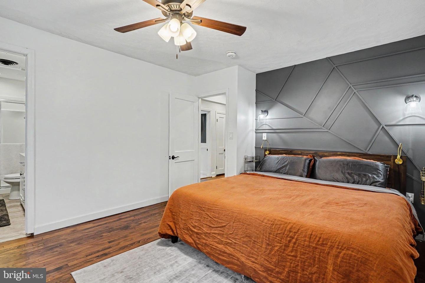 6 E Macphail Rd Property Photo 16