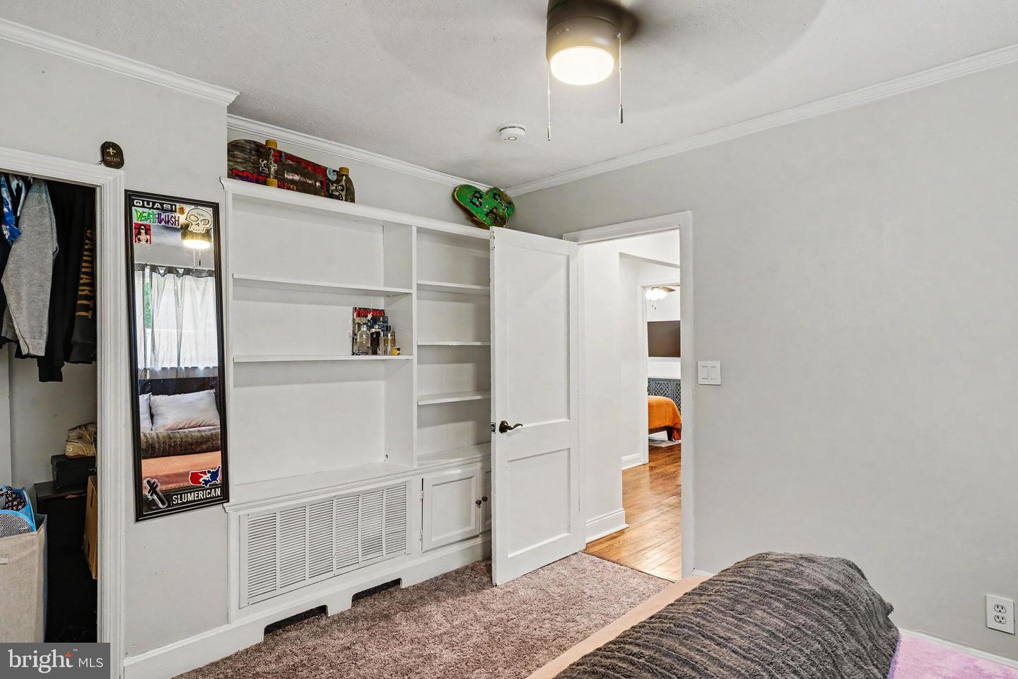 6 E Macphail Rd Property Photo 18