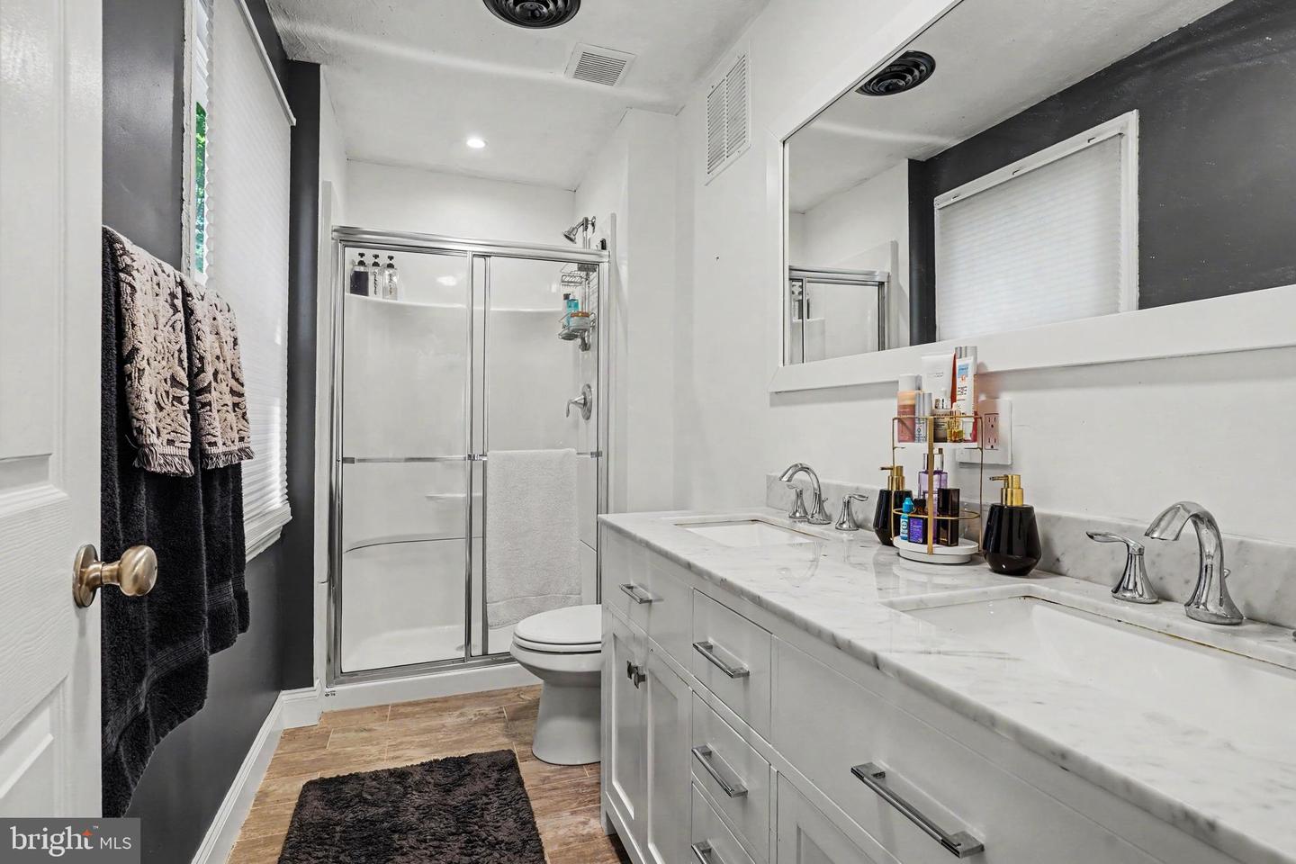 6 E Macphail Rd Property Photo 20