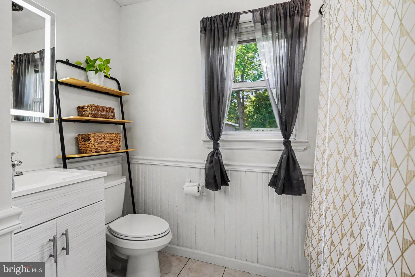 6 E Macphail Rd Property Photo 24