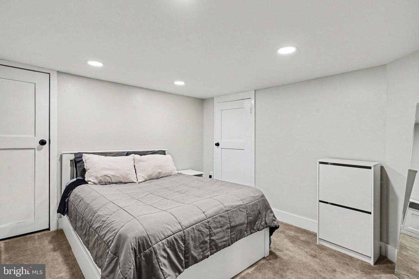 6 E Macphail Rd Property Photo 26