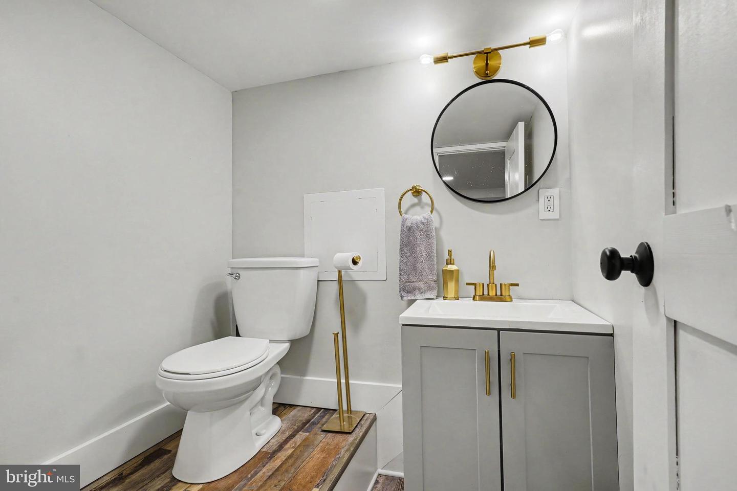 6 E Macphail Rd Property Photo 28