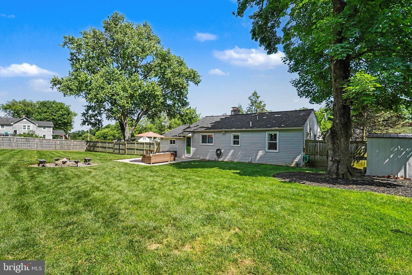 6 E Macphail Rd Property Photo 31