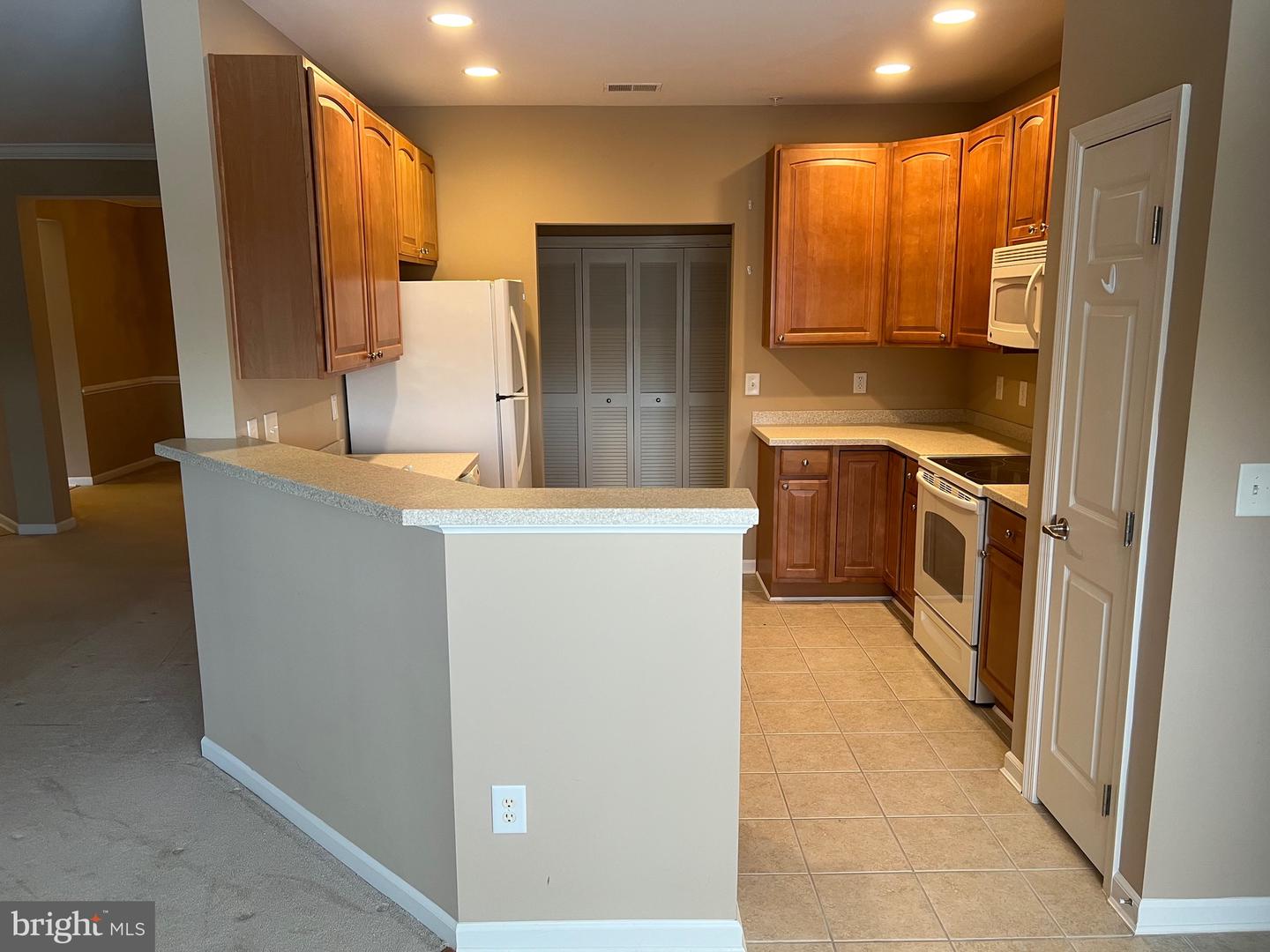 812 Long Dr #812-f Property Photo 3