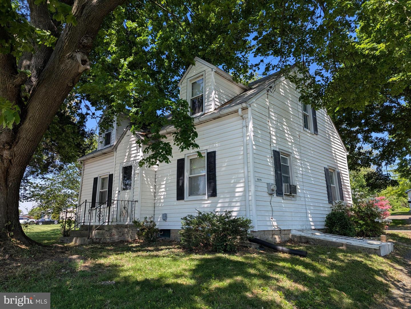 2215 Ady Rd Property Photo 1