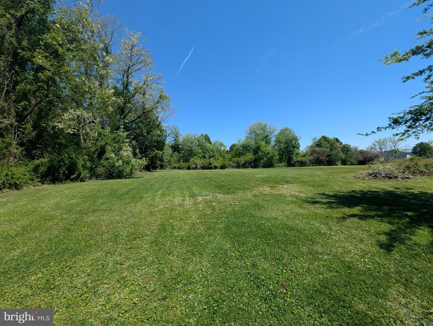 2215 Ady Rd Property Photo 2