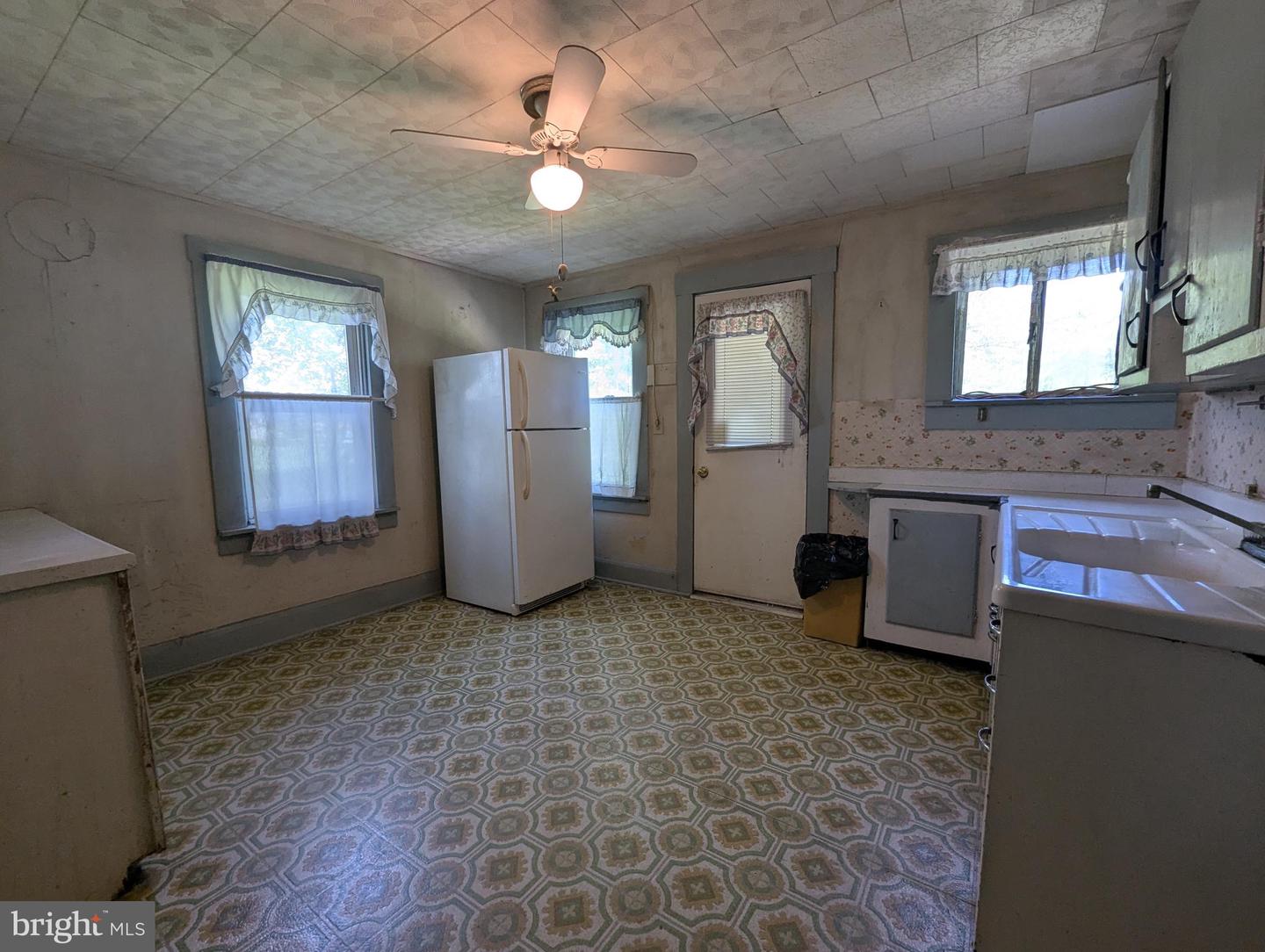 2215 Ady Rd Property Photo 4