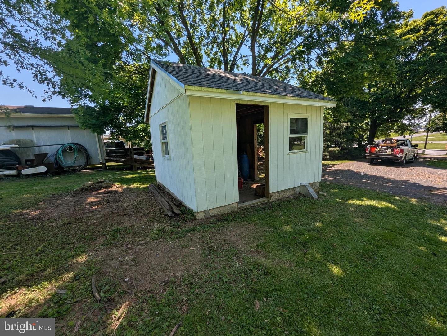 2215 Ady Rd Property Photo 5