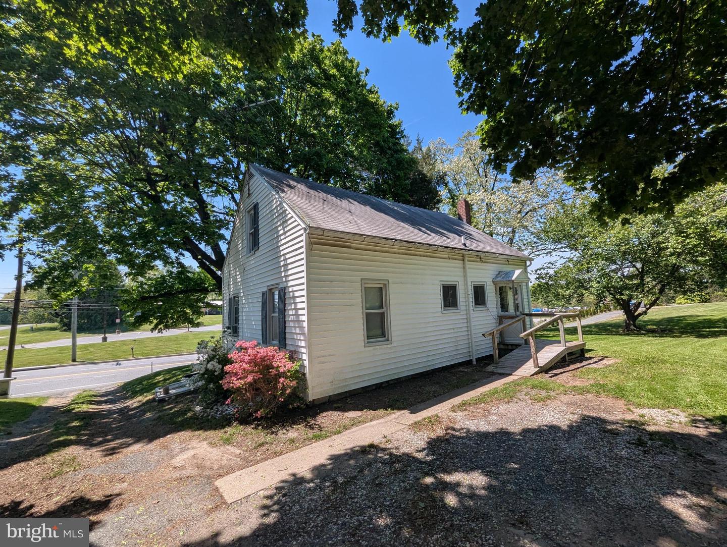 2215 Ady Rd Property Photo 12