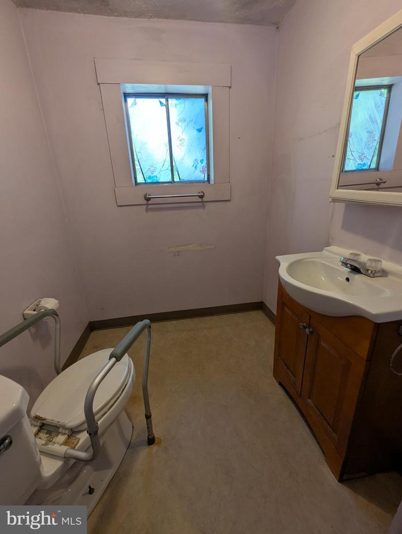 2215 Ady Rd Property Photo 15