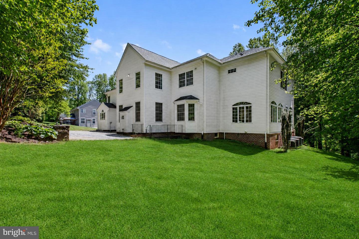 1601 Rushing Stream Ct Property Photo 3